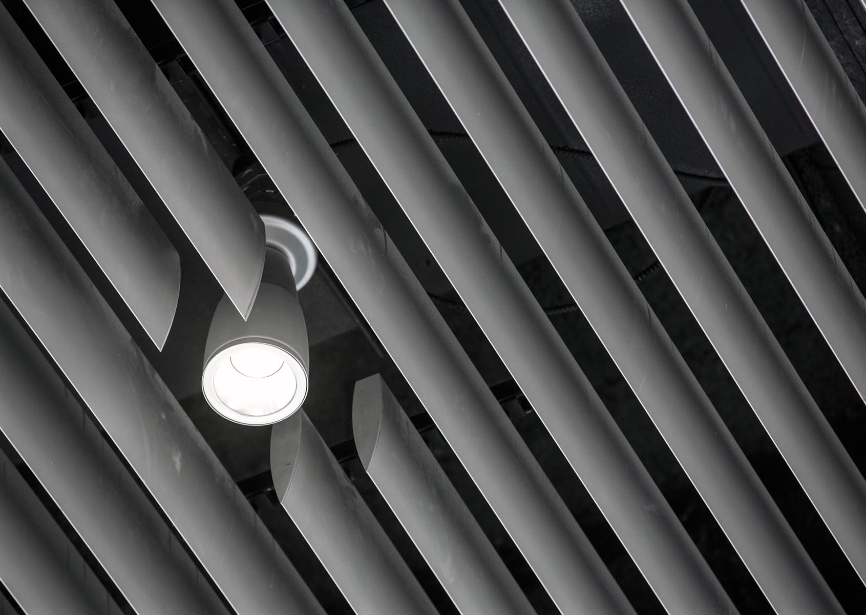 Lam chắn nắng hình viên đạn